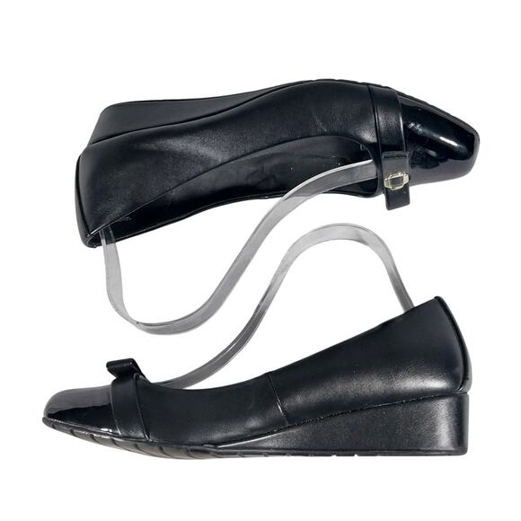 NWOT-1 SHOW! ANNE KLEIN! BLACK VEGAN LEATHER & PATENT LEATHER BOW HEELS! SZ 8.5M - Picture 7 of 10